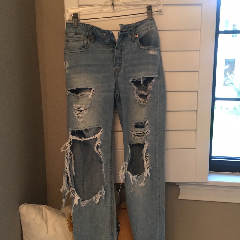 AE Ripped Tomgirl Jeans
